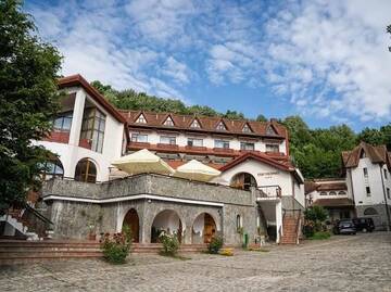 Фото Курортные отели Hotel McPietroasa г. Haleş 4