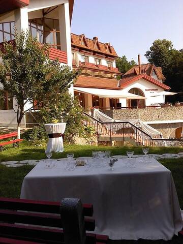 Фото Курортные отели Hotel McPietroasa г. Haleş 3